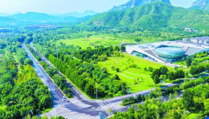 新闻分析丨这条路，何以频频“出圈”
