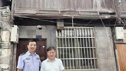 “现在办不成，我儿子更办不成了” 听了这句话，社区民警“跑腿”近半年开出证明