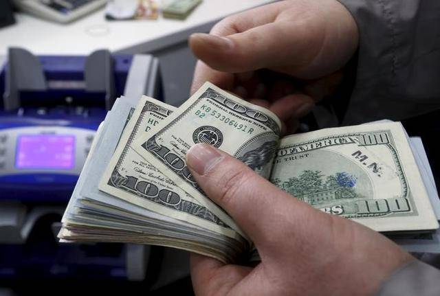 增持黄金 12 个月，企业省 3% 手续费，人民币要逆袭国际货币？