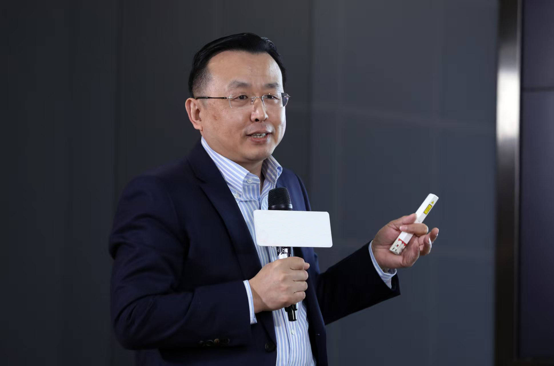 【专访】赵庆明：人民币成为主要国际货币有底气，资本项下开放要慎重 | 前瞻十五五㉕