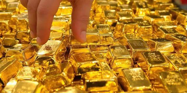 黄金暴跌后大反弹！现货黄金重回4567美元，国内金价收复千元关口