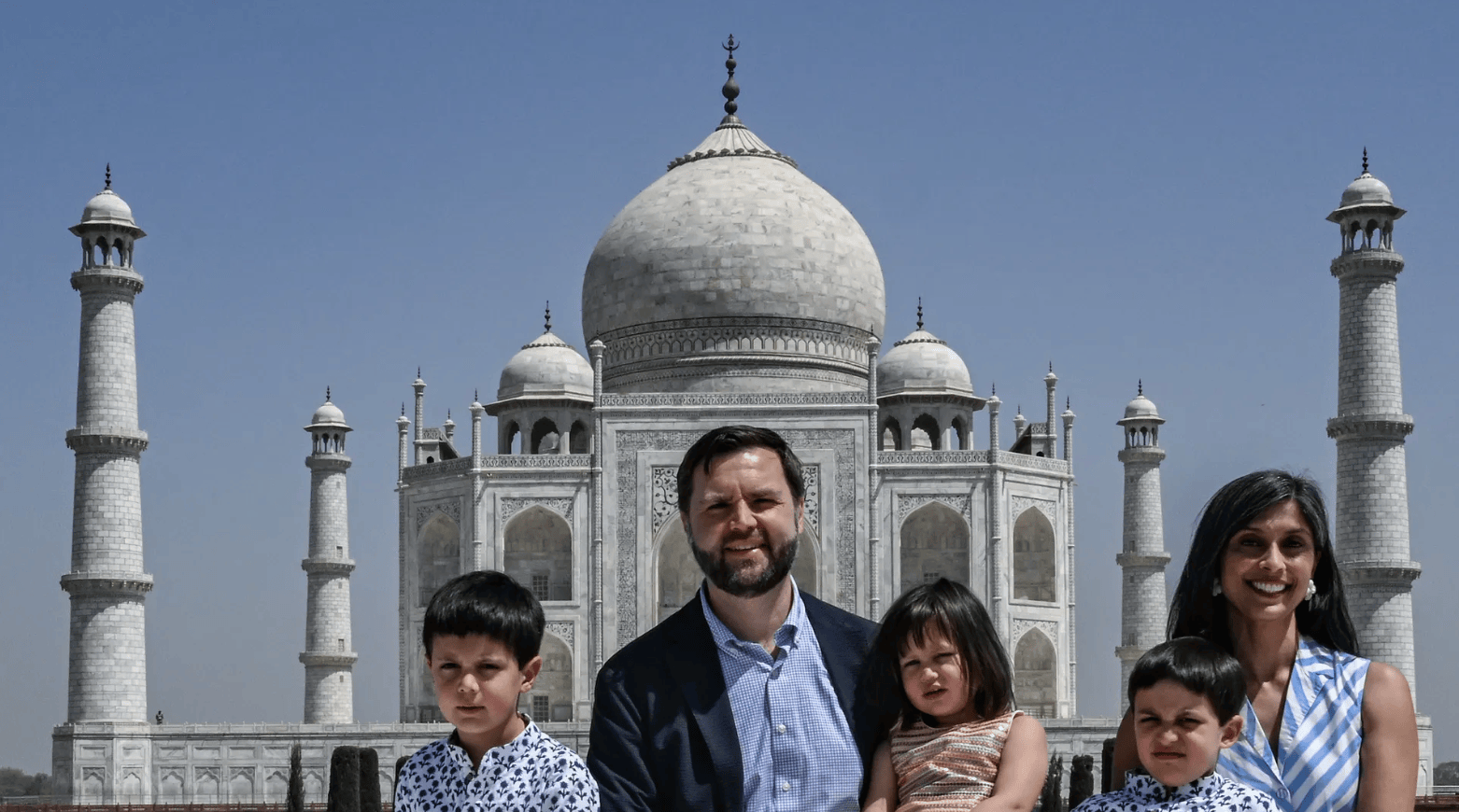 万斯迎来第四胎，成为美国156年以来首位在任上当爹的副总统