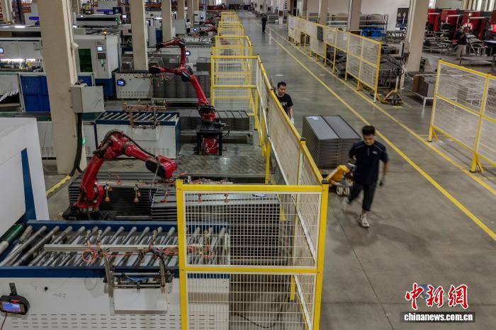 河南洛阳：“钢制家具之都”外贸订单旺
