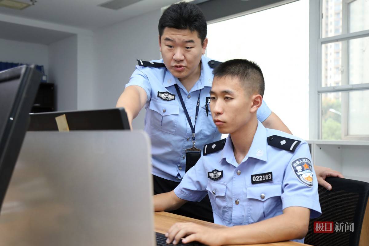 参警14天,他跳湖救人上了新闻,不敢发朋友圈,却坚定表示“以后遇到还会继续冲”